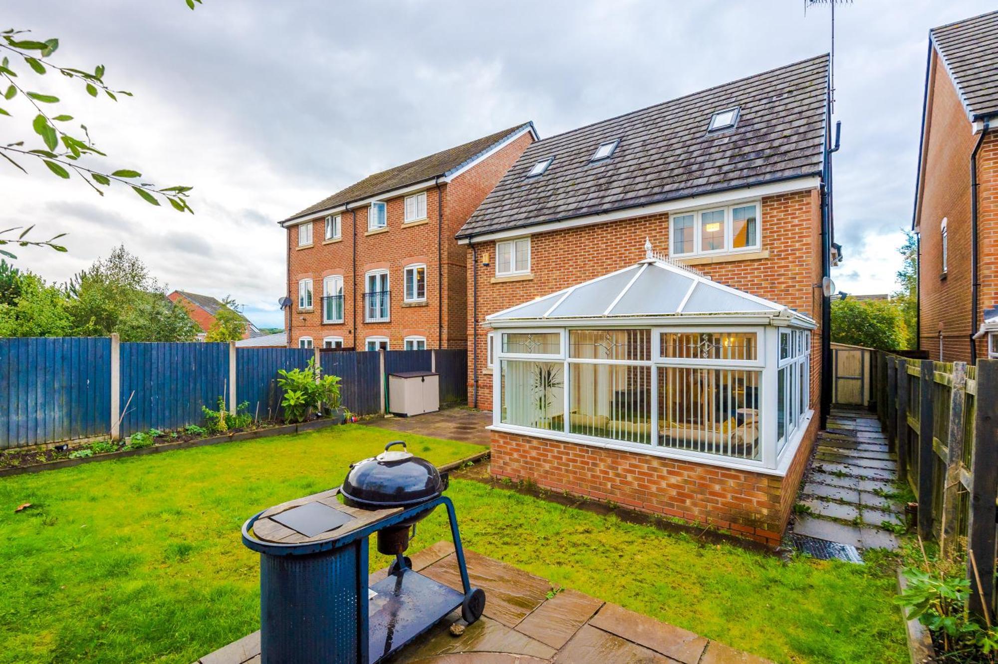 Kinship House By Yourstays - Stunning In The Suburbs * Newcastle-under-Lyme
