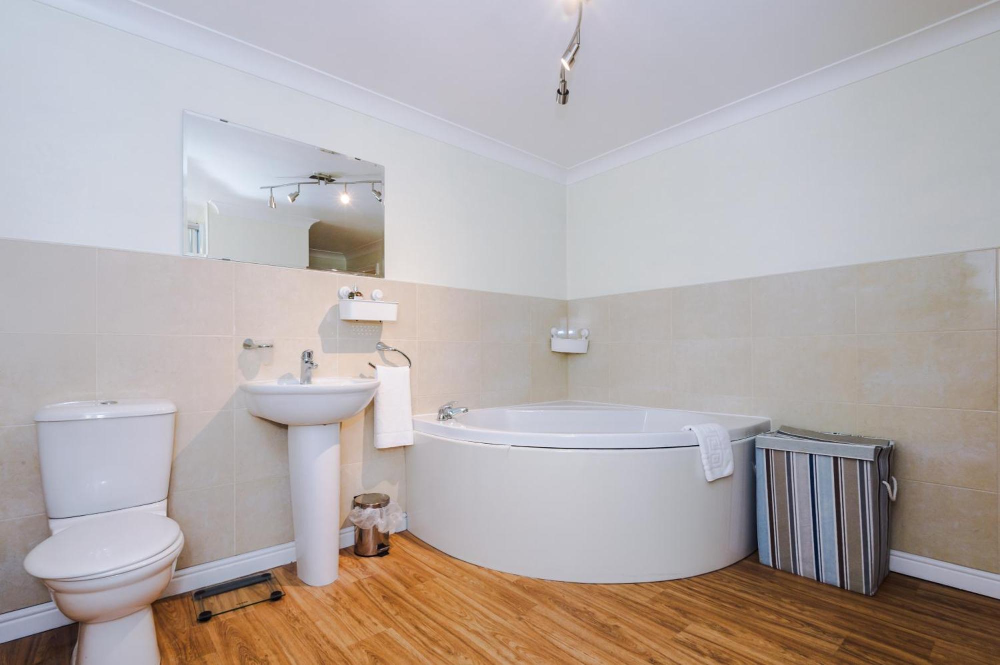 Kinship House By Yourstays - Stunning In The Suburbs * Newcastle-under-Lyme
