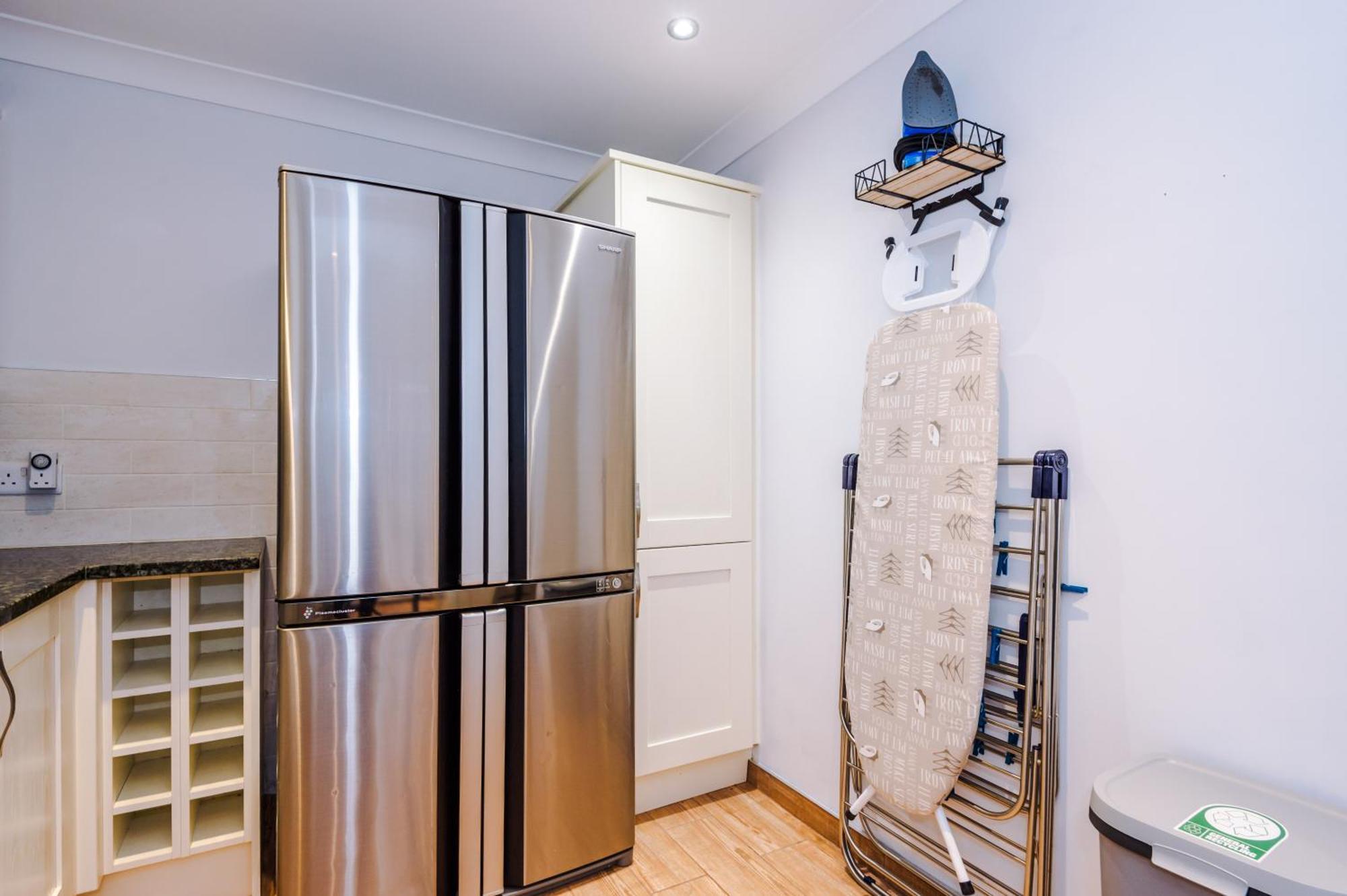 Kinship House By Yourstays - Stunning In The Suburbs * Newcastle-under-Lyme